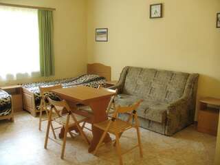Гостиница Guest House on Kalinina 3 Коктебель Трехместный номер-4