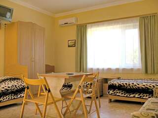 Гостиница Guest House on Kalinina 3 Коктебель Трехместный номер-2