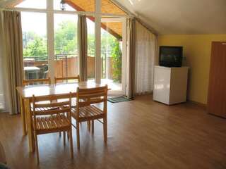Гостиница Guest House on Kalinina 3 Коктебель Четырехместный номер-4