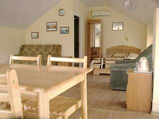 Гостиница Guest House on Kalinina 3 Коктебель Четырехместный номер-2